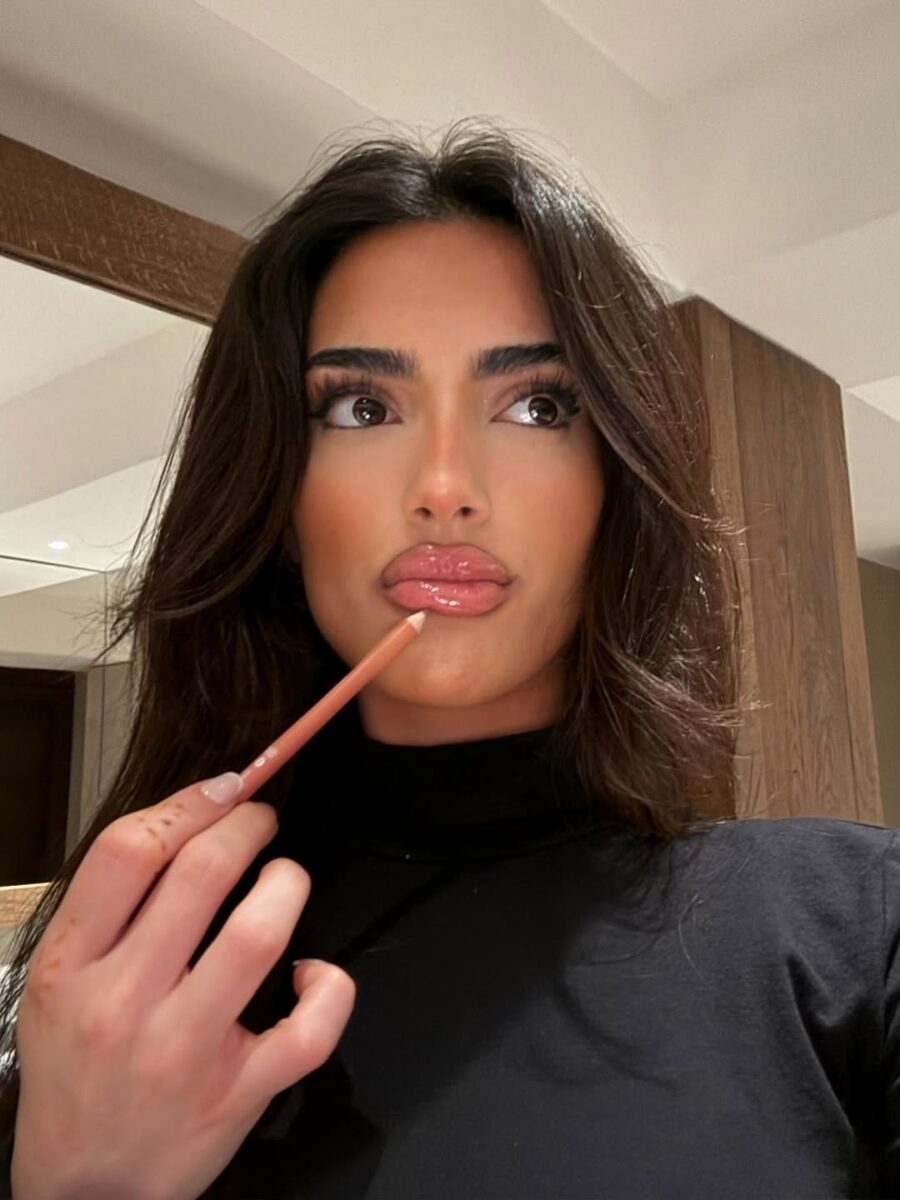 Glamorous Lips for Date Night Elegance