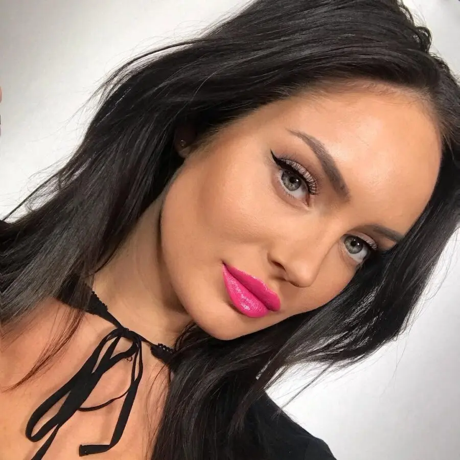 Bold pink lips with elegant winged eyeliner