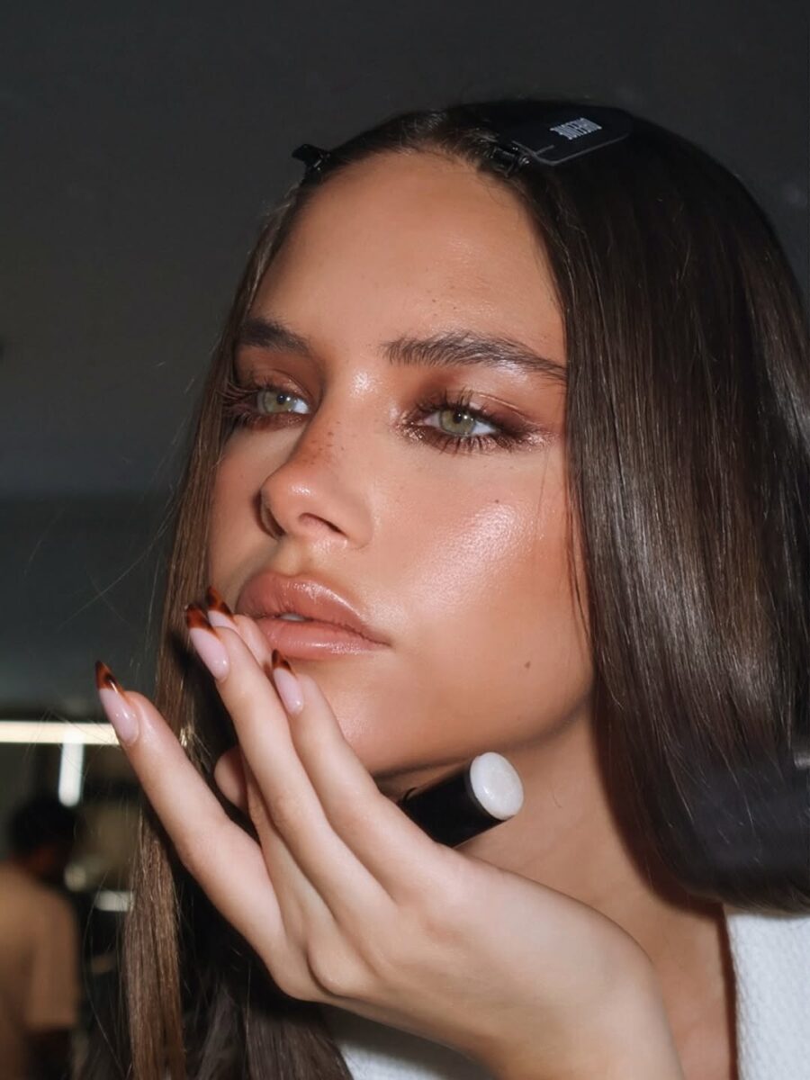 Gorgeous glowy makeup for date nights