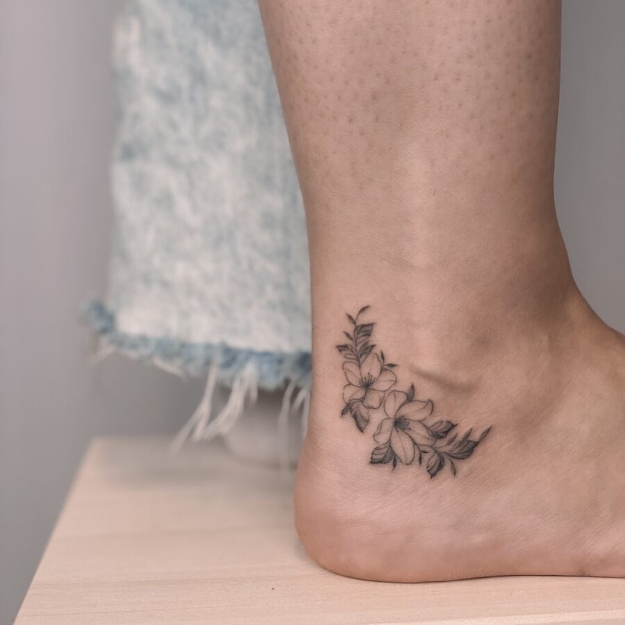 Elegant floral design enhancing ankle aesthetics