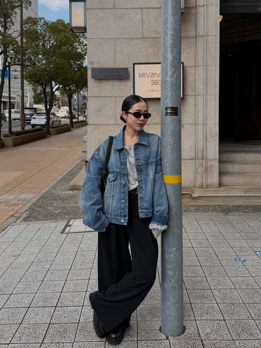 Effortlessly chic denim jacket street style