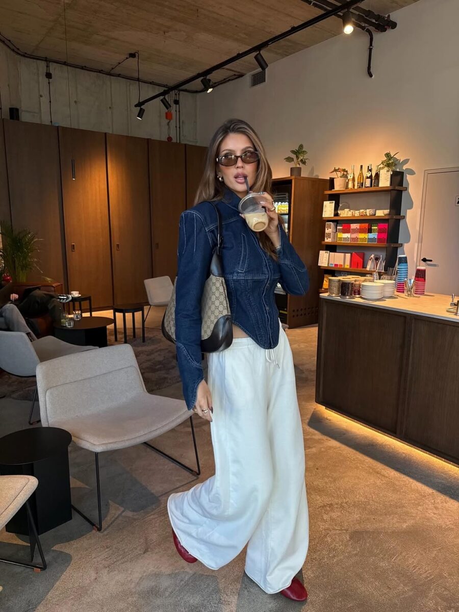 Chic denim jacket with relaxed wide-legged pants