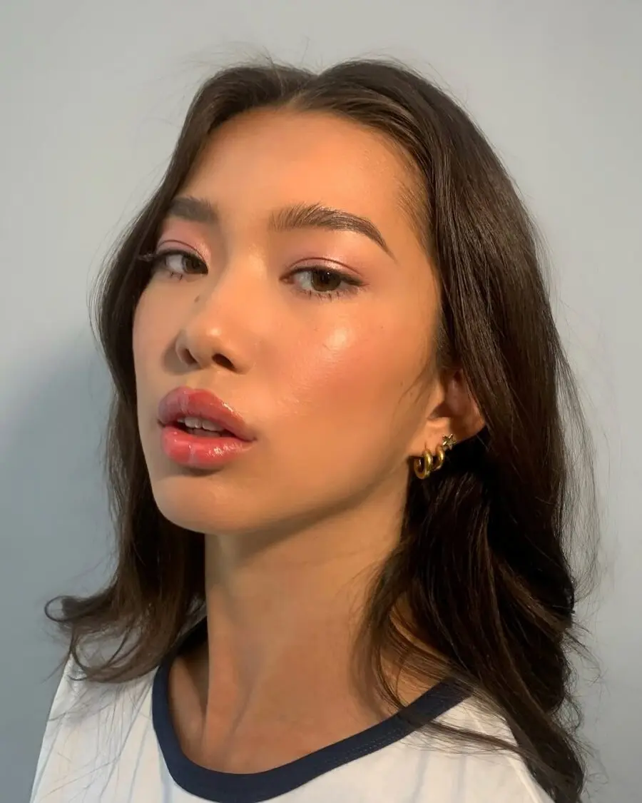 Fresh and effortless work makeup look