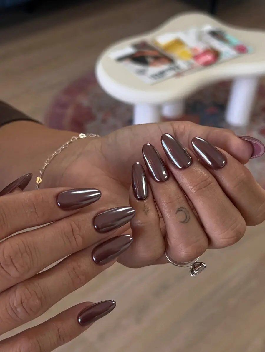 Stunning shiny brown glazed donut nails look