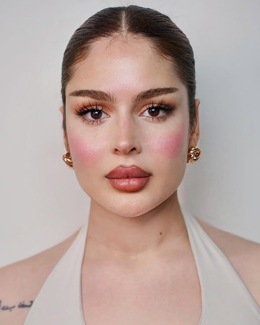 Fresh and glowing vacation makeup look