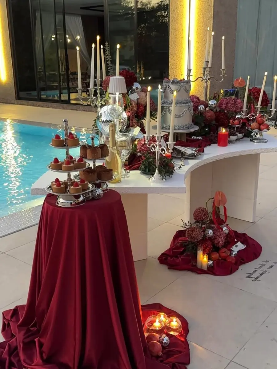 Elegant Poolside Graduation Celebration Decor