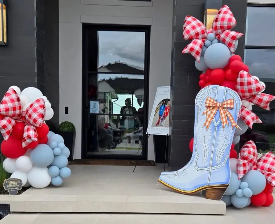 Charming entrance with festive balloon decor