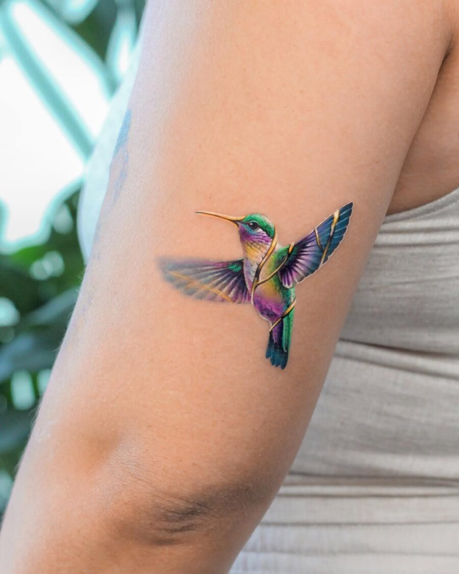 Stunningly Realistic Hummingbird Tattoo Design