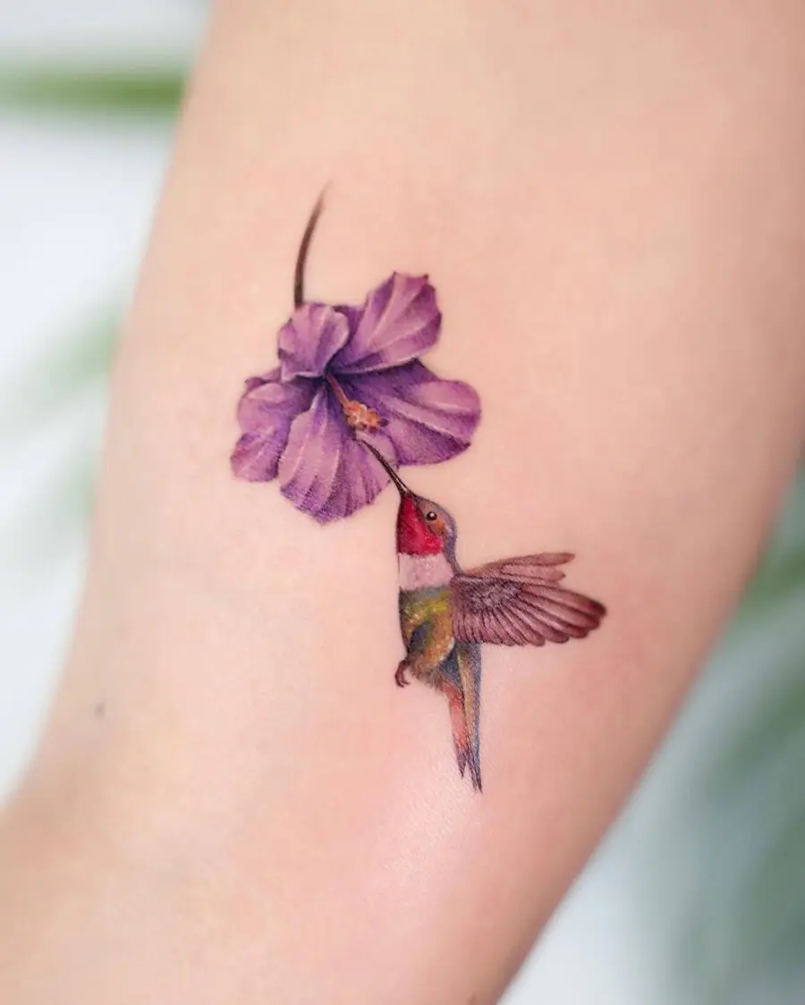 Vibrant Hummingbird Sipping Nectar from Bloom