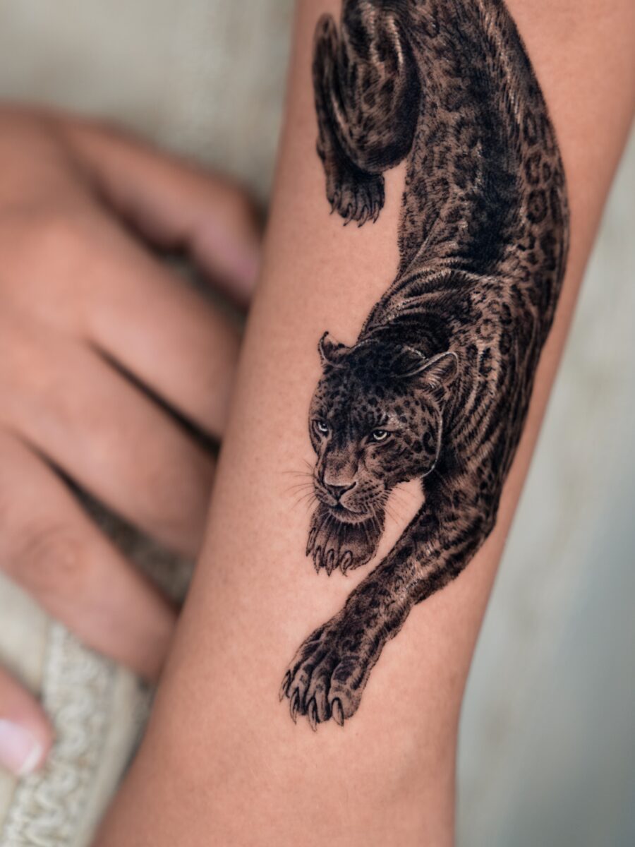 Striking hyper-realistic leopard tattoo design