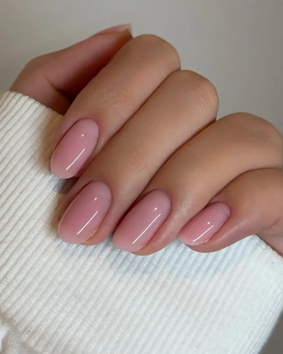 Glistening jelly nails in soft pink hue