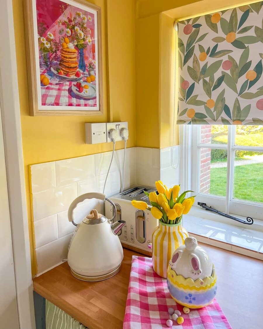 Cheerful Lemon-Themed Kitchen Decor Details