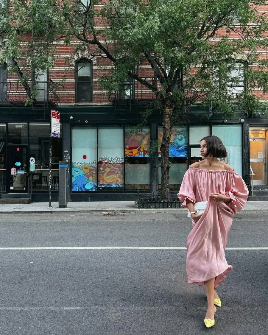 Elegant Pink Dress for Urban Settings