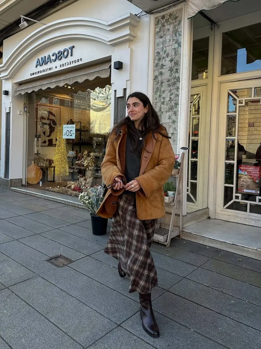 Effortless chic in a long skirt outfit