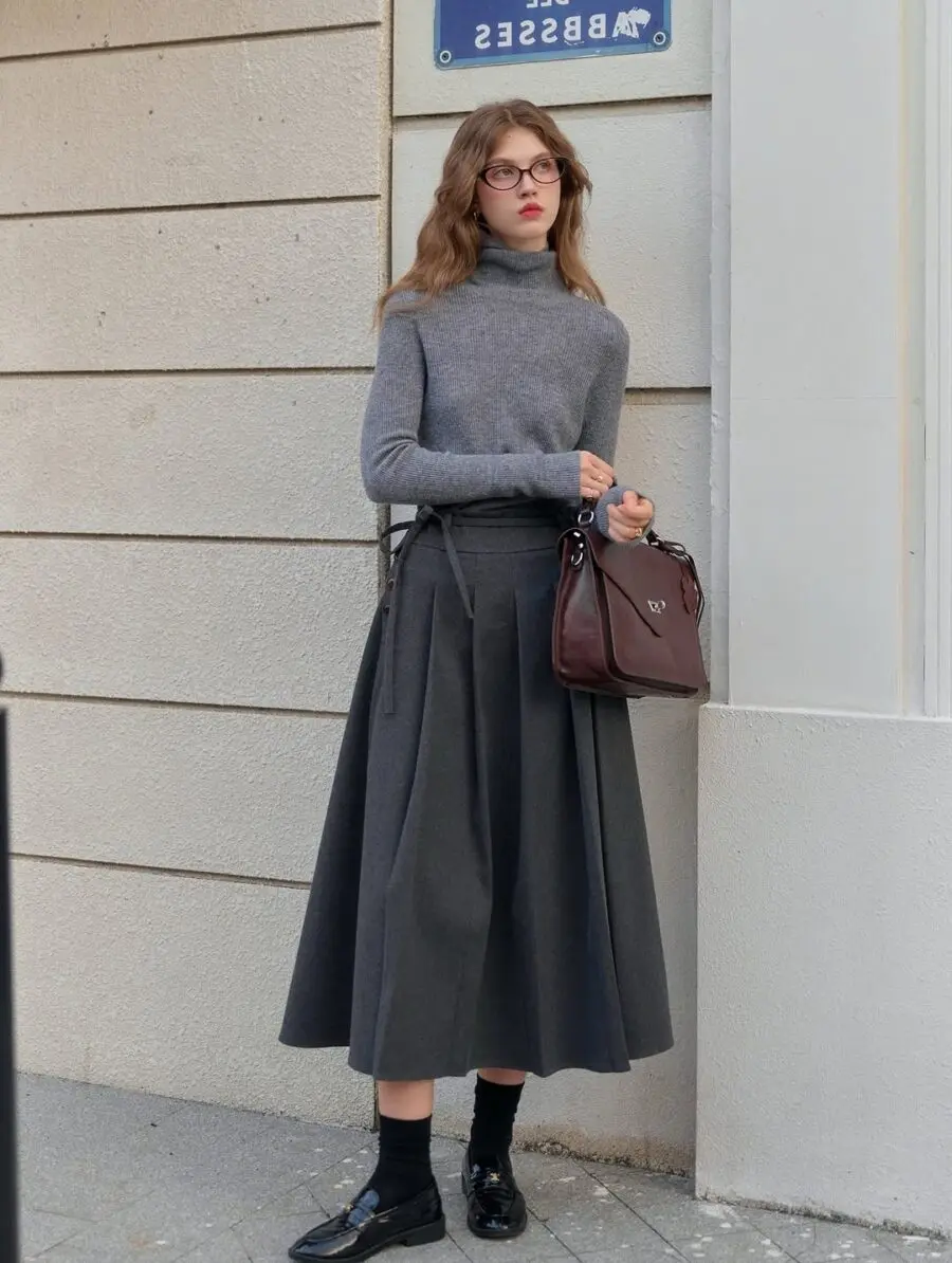 Sophisticated gray and black long skirt ensemble