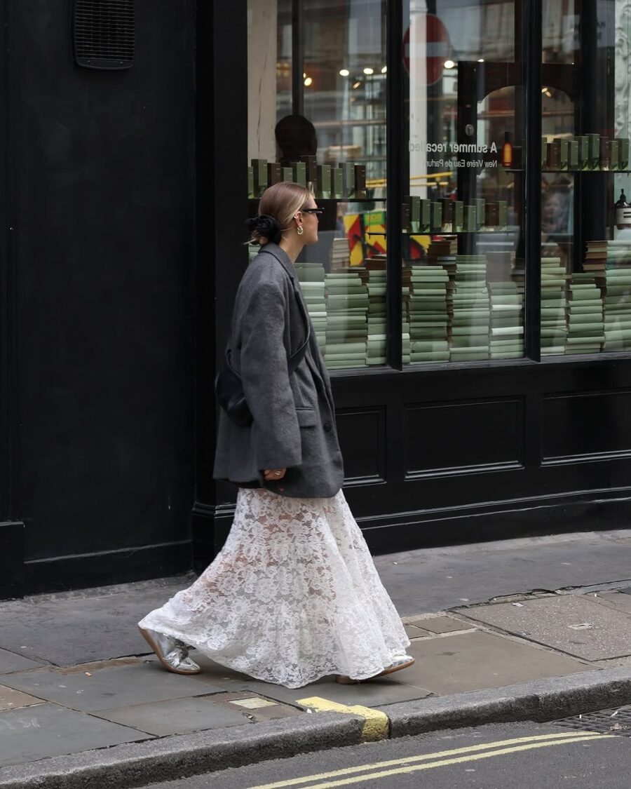 Chic Long Skirt Ensemble for Casual Outings