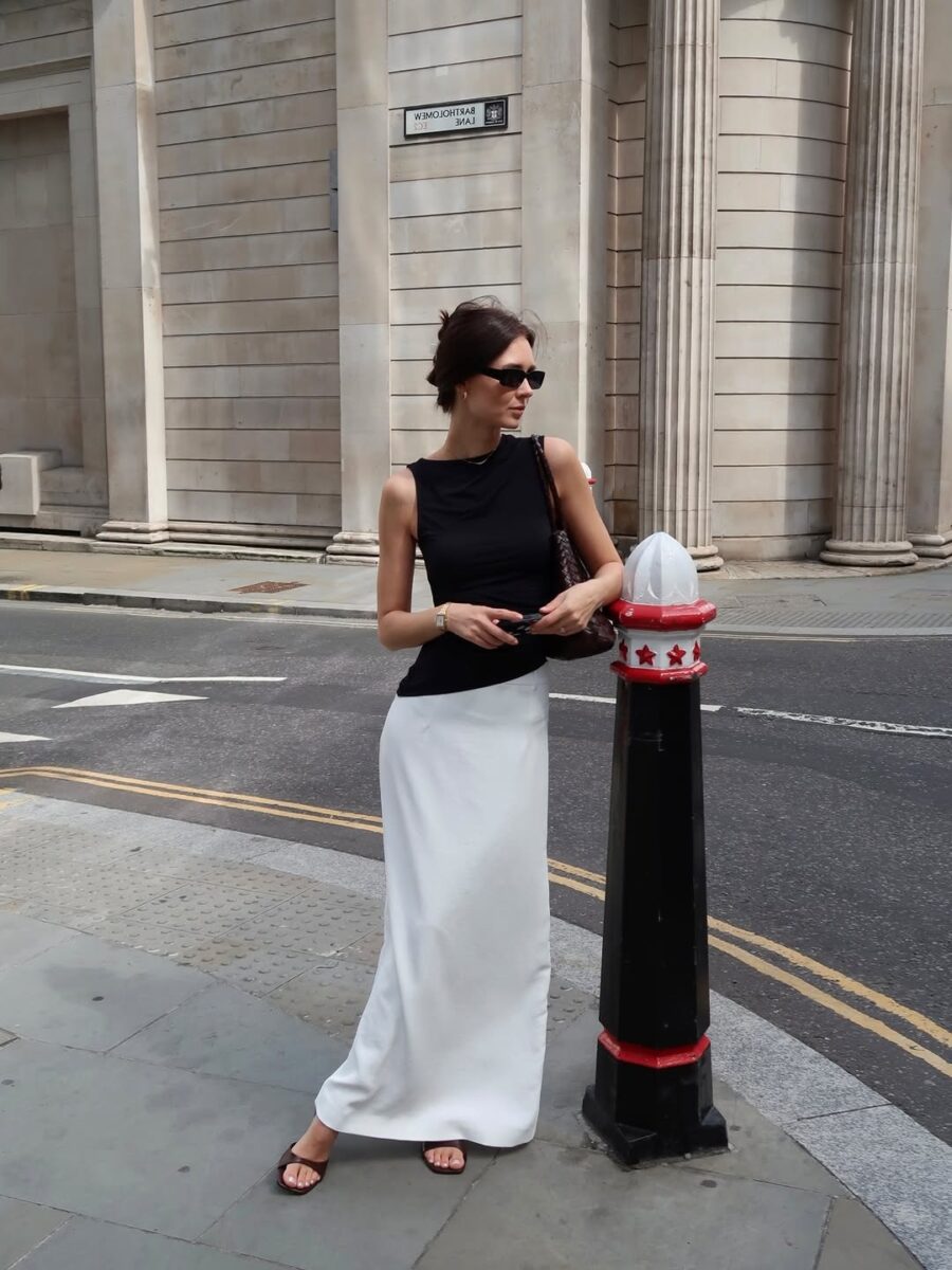 Chic Long Skirt With Black Top Look