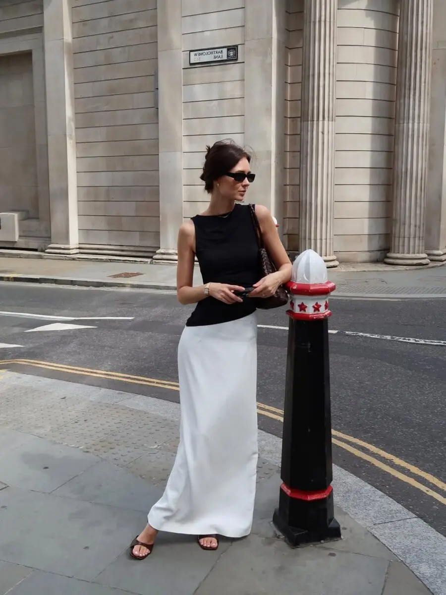 Chic Long Skirt With Black Top Look