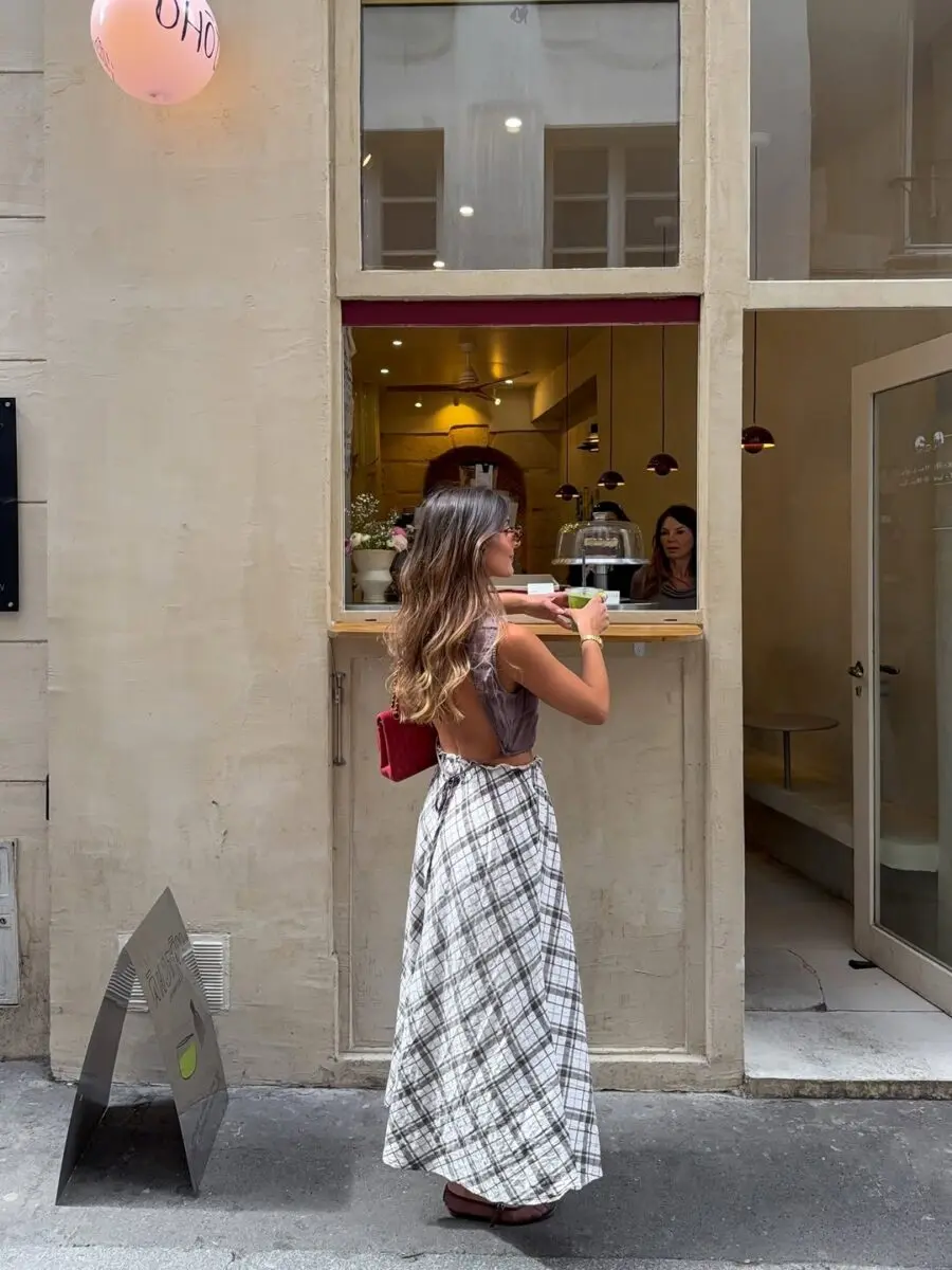 Chic Long Skirt Outfit For Casual Outings