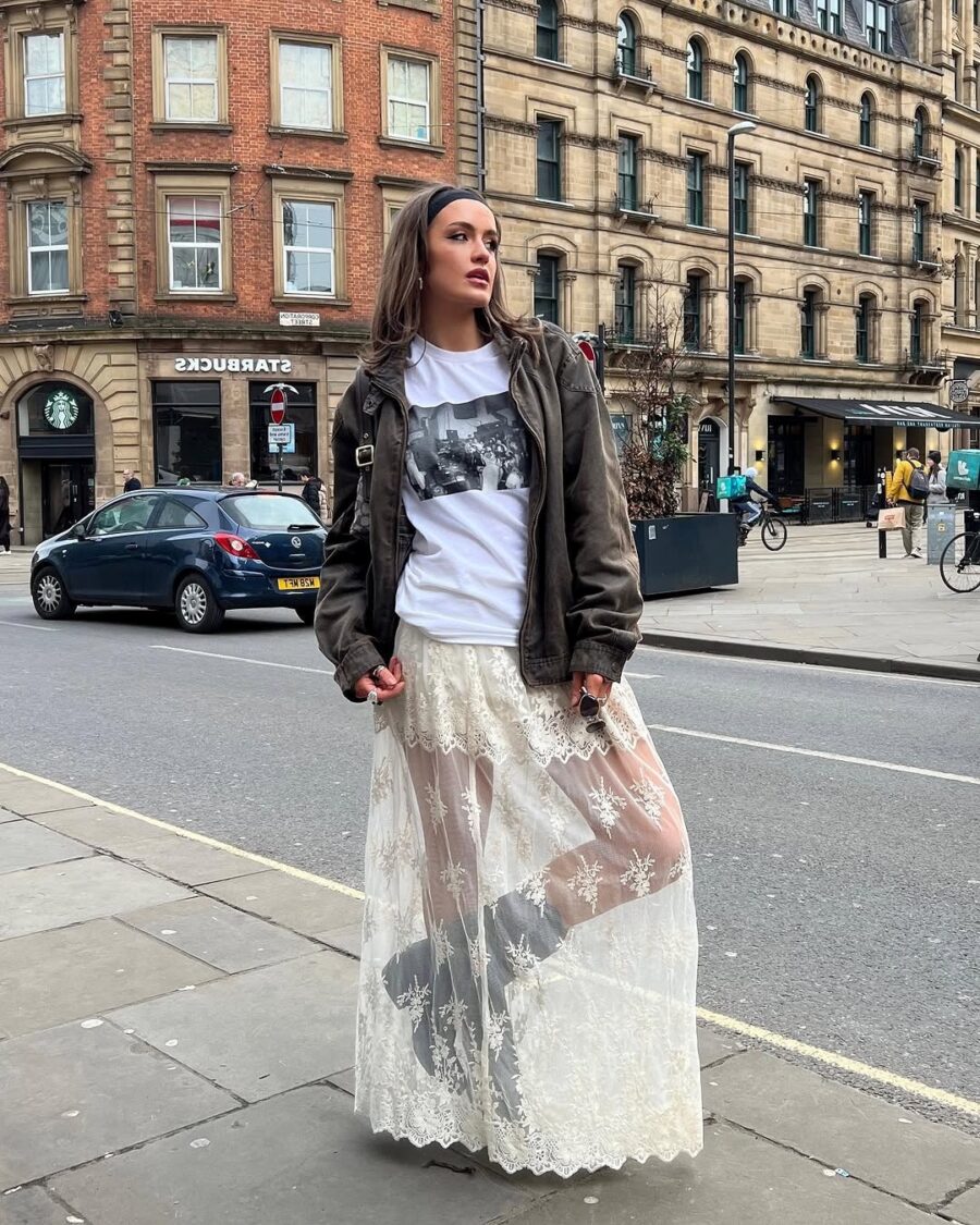 Chic Long Skirt for Urban Vibes