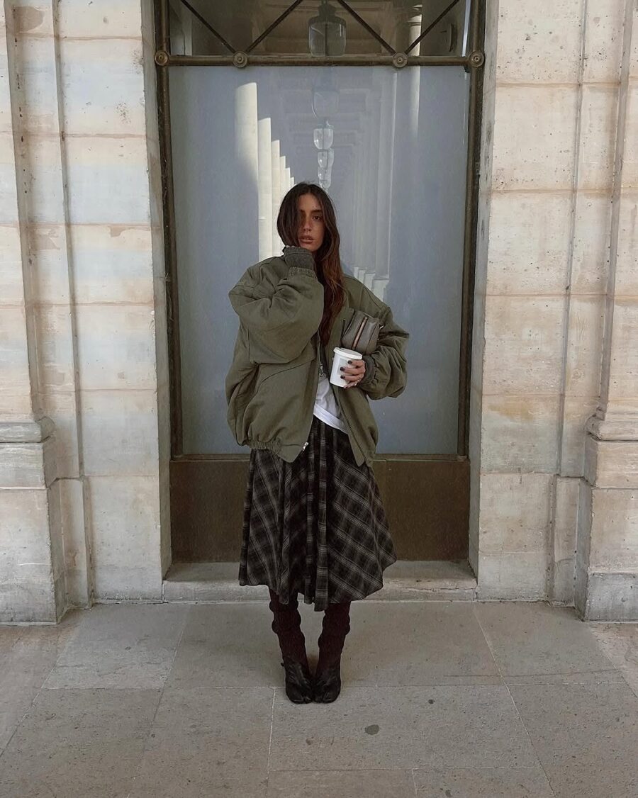 Effortlessly Chic Long Skirt Ensemble for Autumn