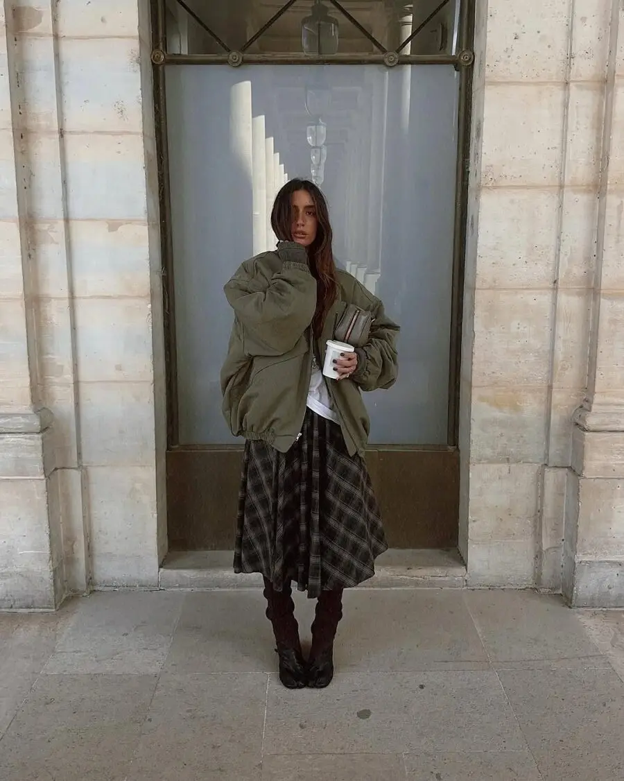 Effortlessly Chic Long Skirt Ensemble for Autumn