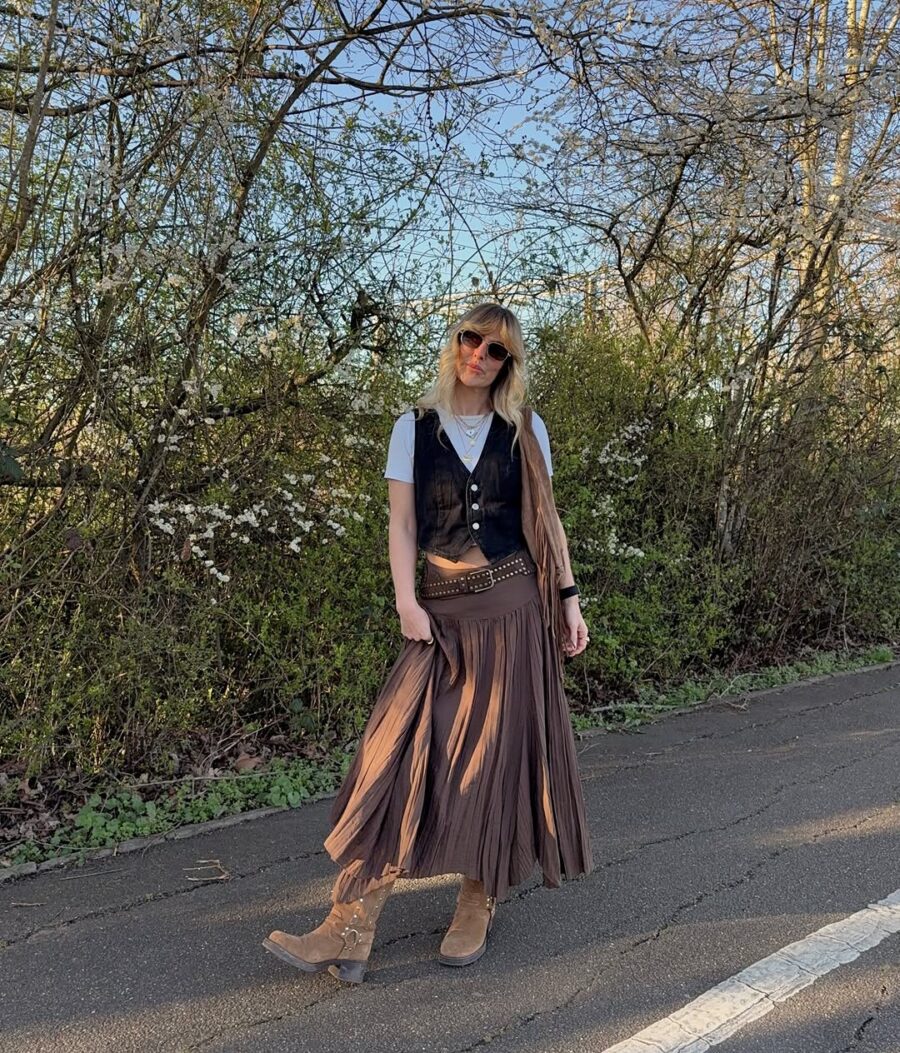 Chic Long Skirt with Vest for Casual Days
