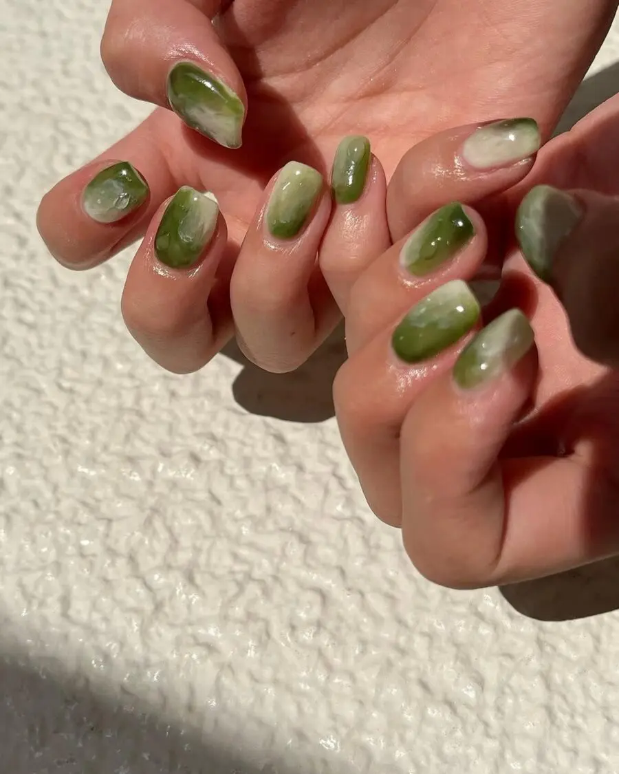 Refreshing green matcha-inspired nail design