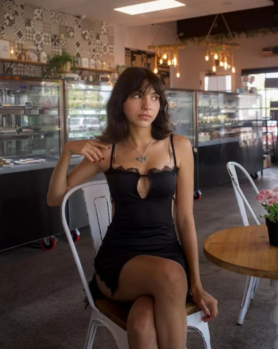 Chic Black Mini Dress for Casual Outings