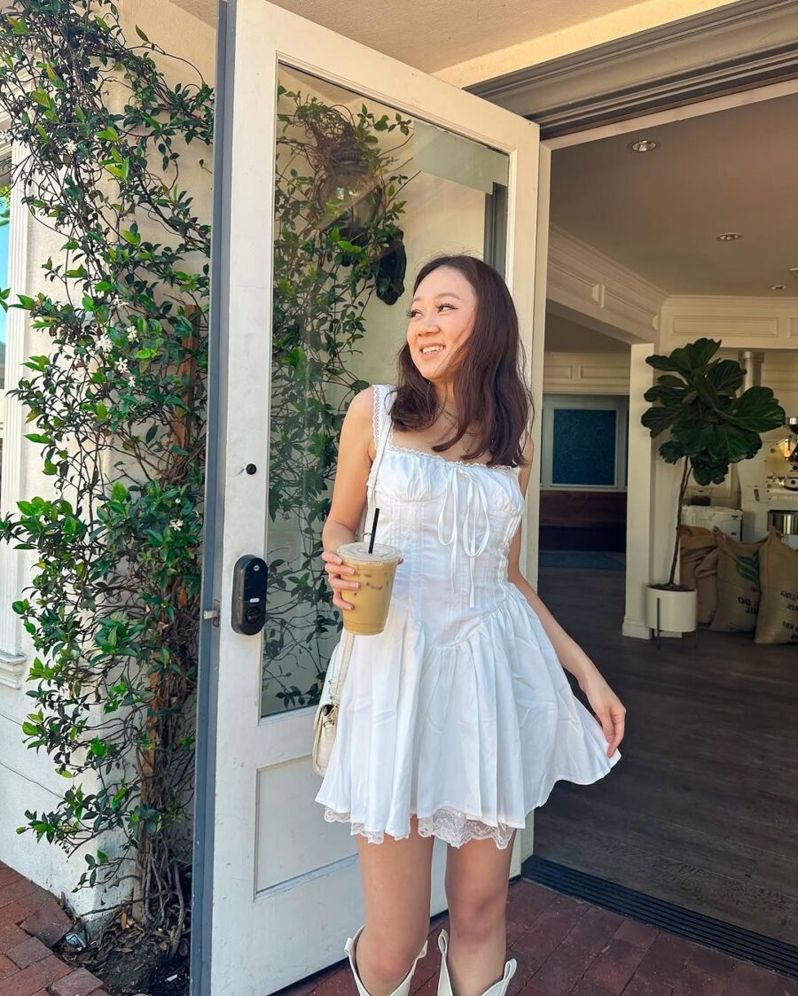 Chic Mini Dress for a Casual Day Out