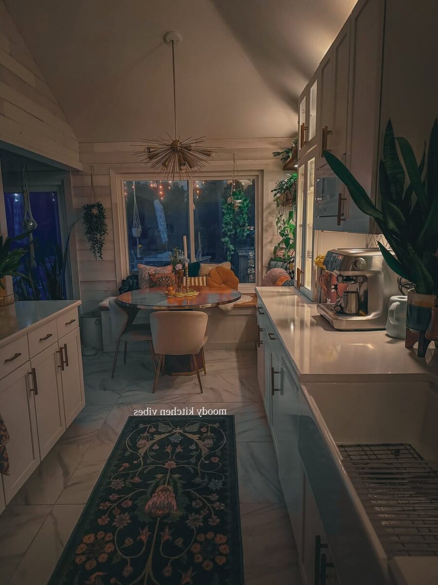 Cozy and inviting modern kitchen decor