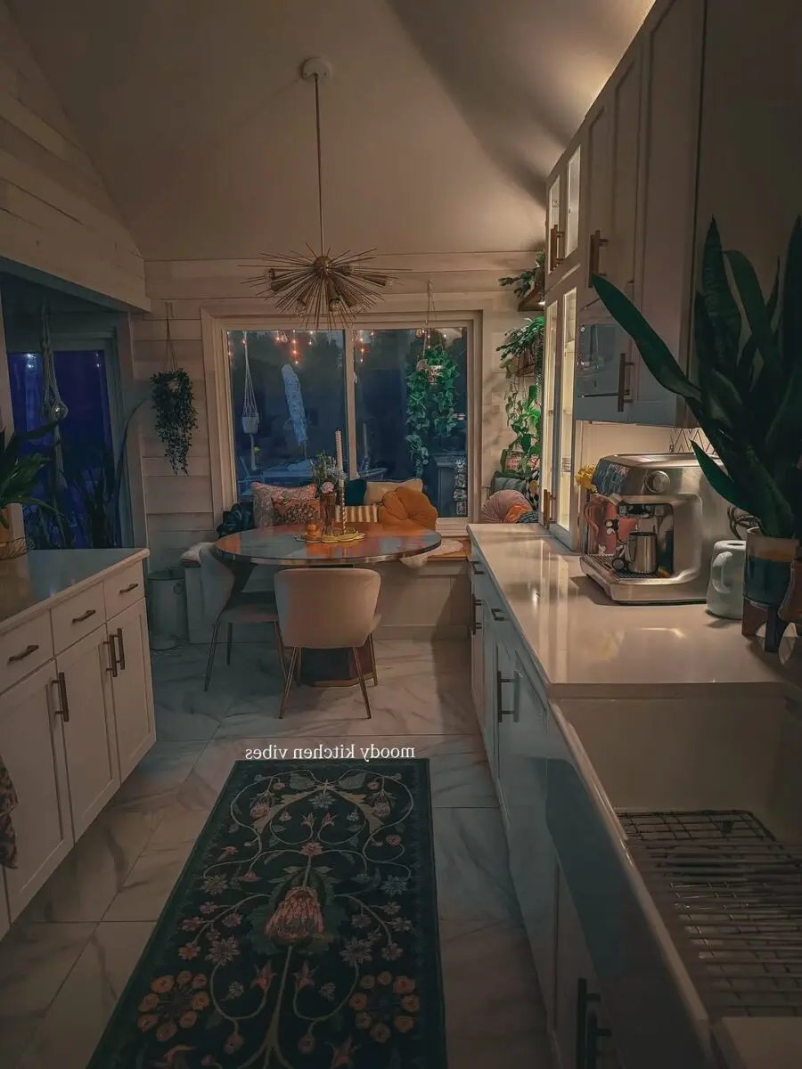 Cozy and inviting modern kitchen decor