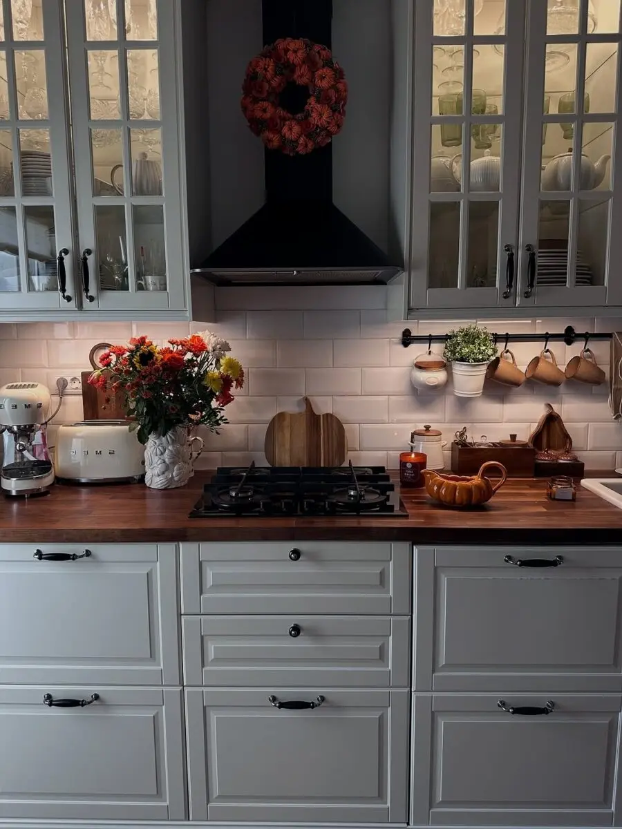 Charming modern kitchen with elegant touches