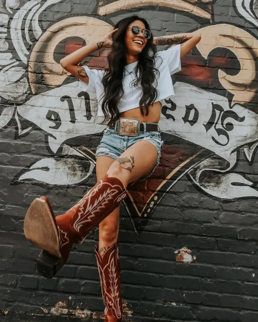 Stylish Nashville Outfit with Cowboy Vibes