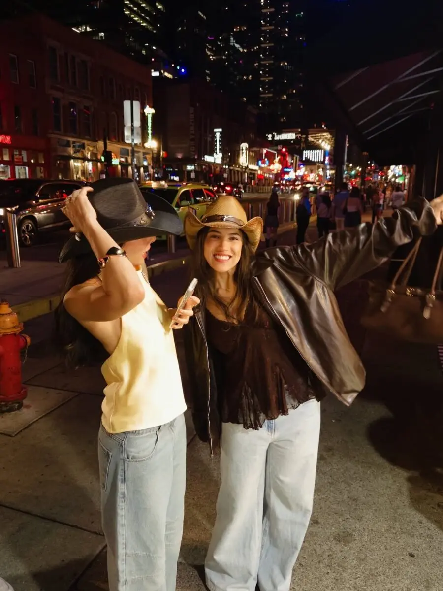 Chic Nashville Nightlife Cowgirl Outfits