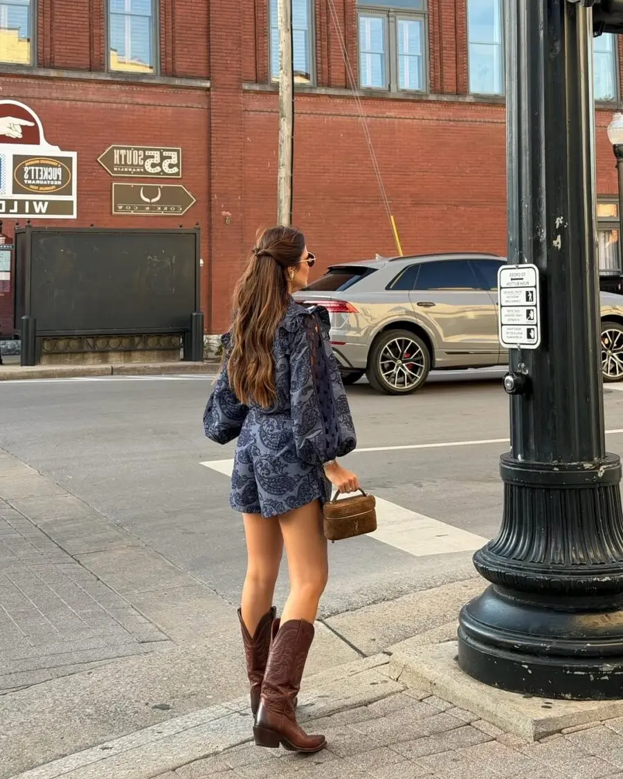 Chic Nashville Outfit with Retro Vibes