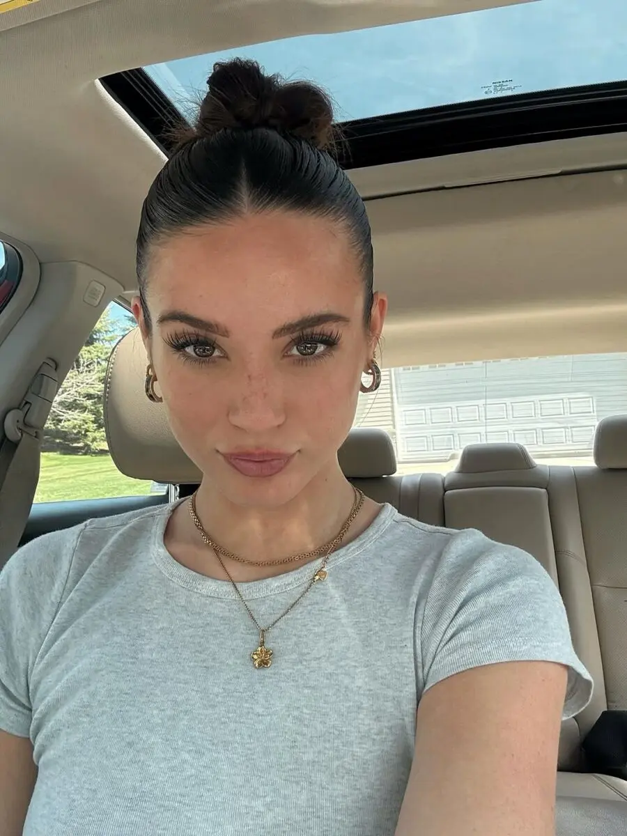 Effortless glam for everyday work style