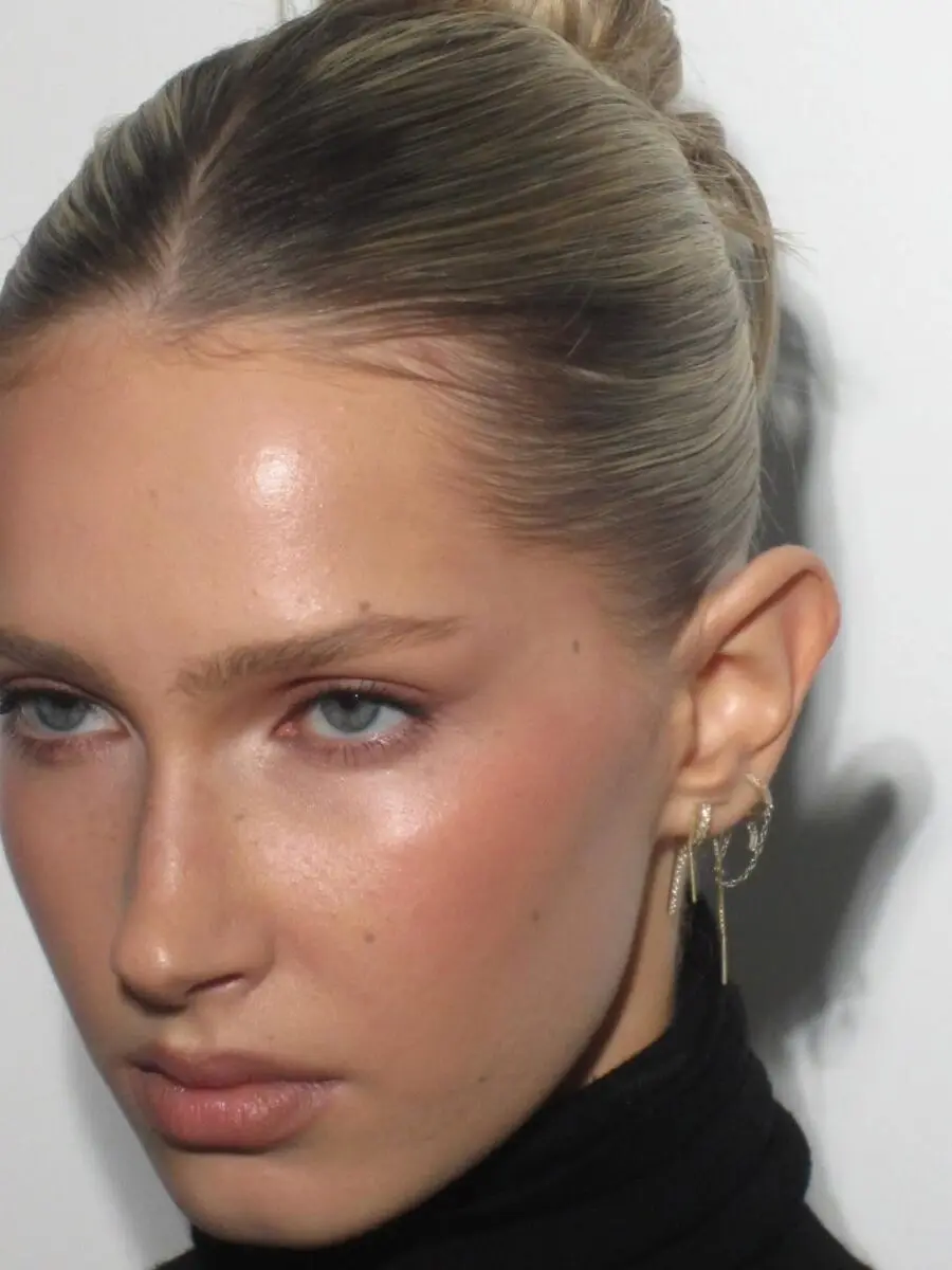 Effortlessly glowy makeup for the office
