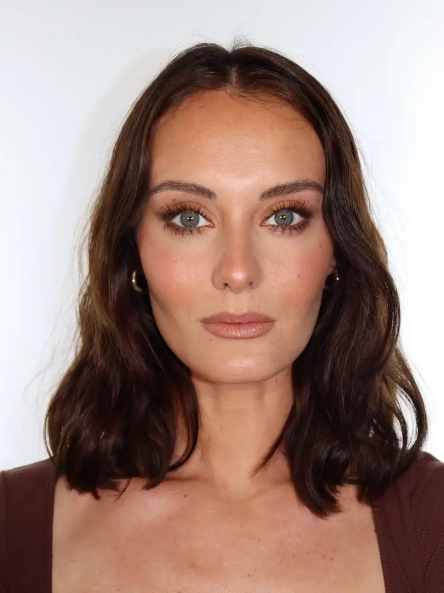 Effortlessly chic work makeup for busy mornings