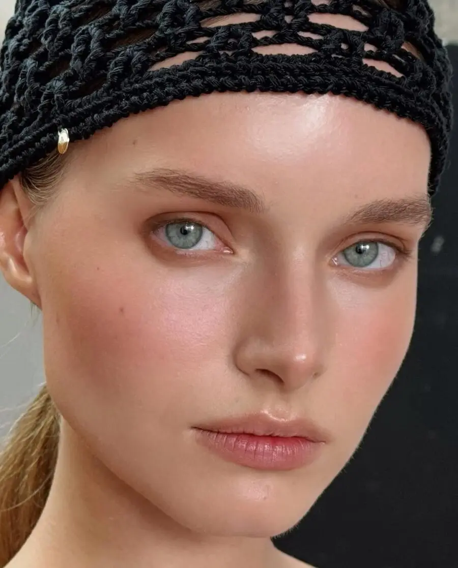 Soft and Minimalist Natural Makeup Look