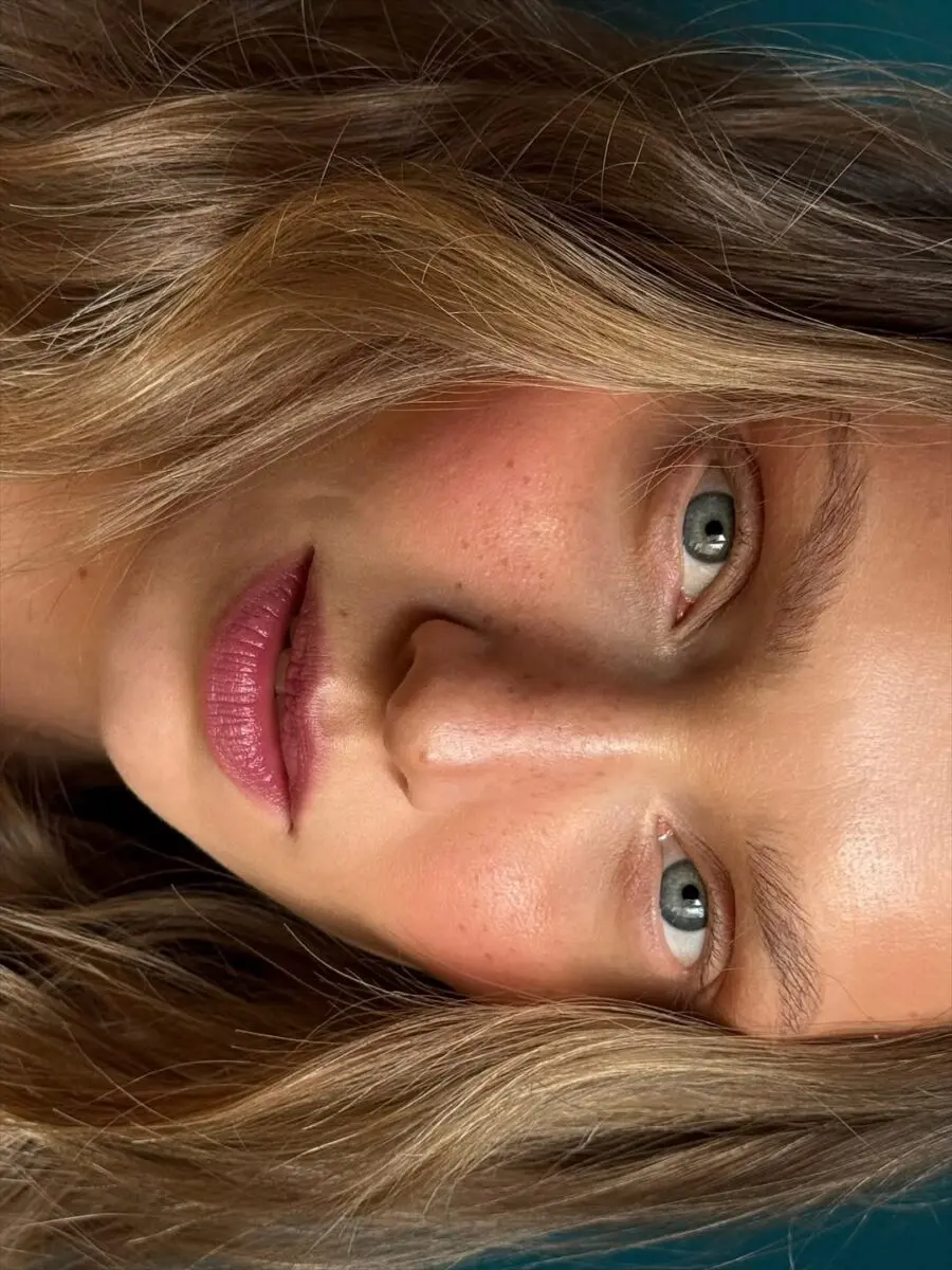 Effortless glow with soft, natural hues.