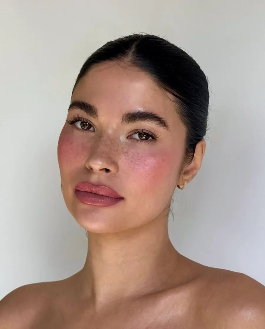 Fresh, dewy makeup for a natural look