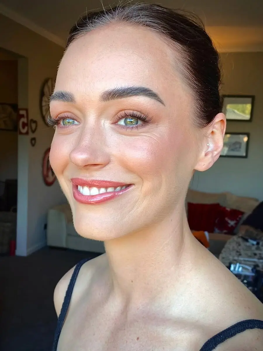 Radiant and effortless natural makeup look