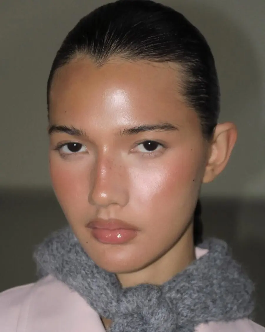 Radiant glow with fresh, minimal makeup