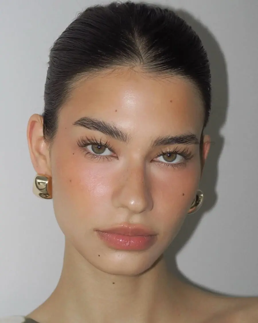 Fresh and Glowing Natural Makeup Look