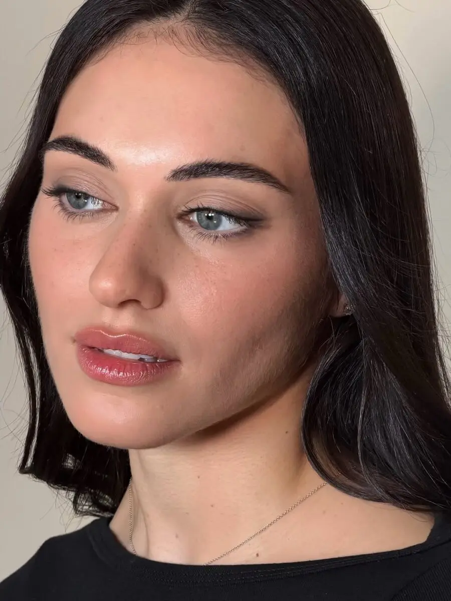Effortless glow with a natural finish