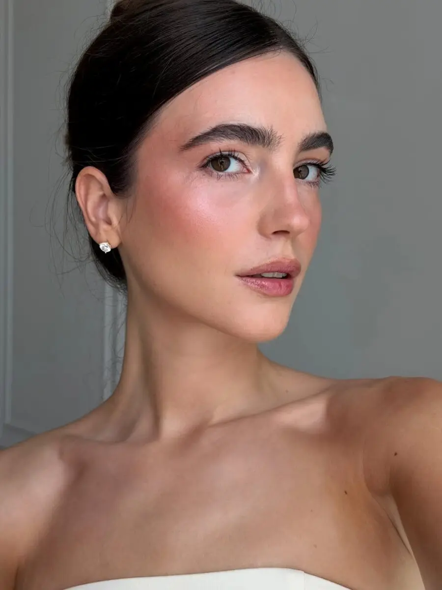 Effortlessly radiant natural makeup look