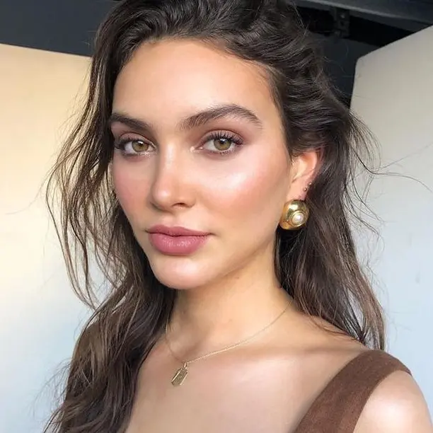 Effortlessly radiant beauty with a natural touch