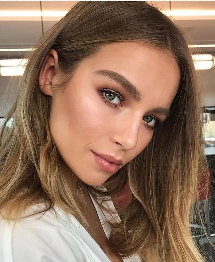Effortlessly radiant natural makeup look
