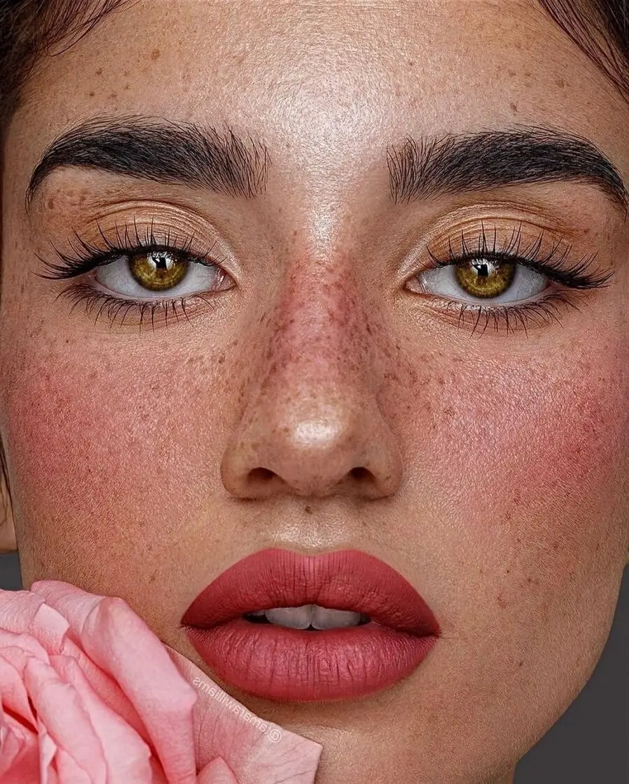 Fresh and radiant natural makeup design